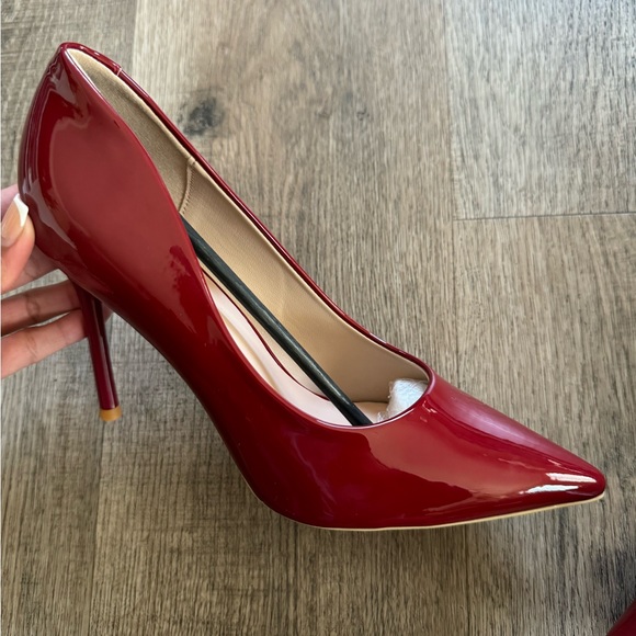 Red pumps - Picture 2 of 5